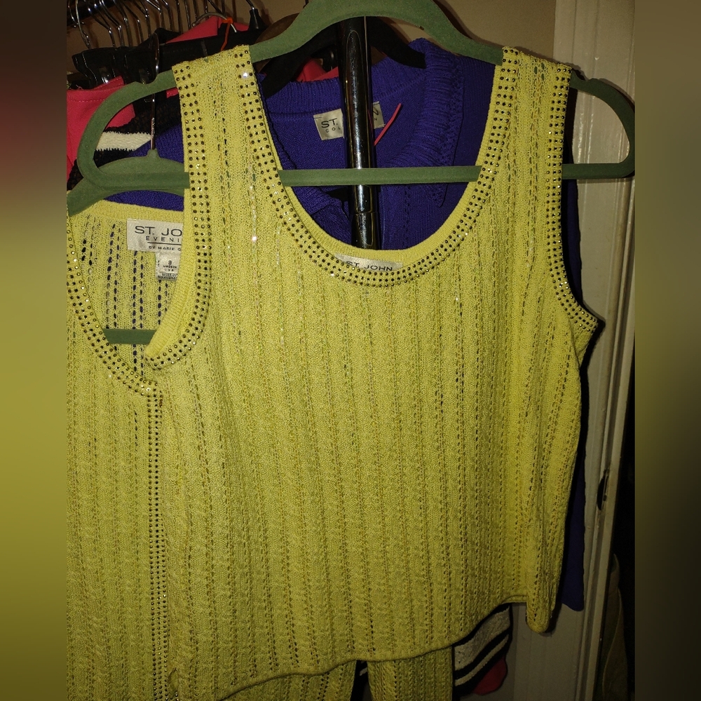 St. John Light Green Knit Sleeveless Top